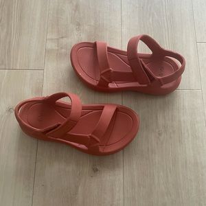 Teva Hurricane Drift